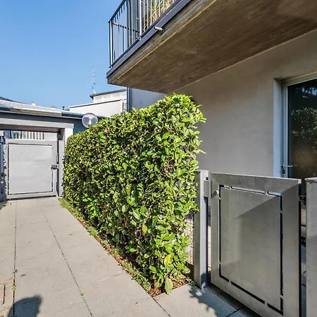 Guesthost - Garden * Bergamo