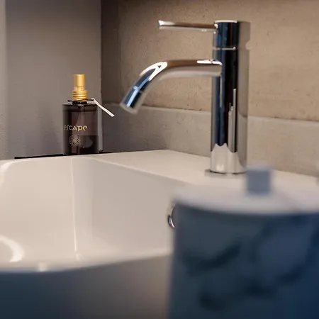 Guesthost - Garden Appartement Bergamo